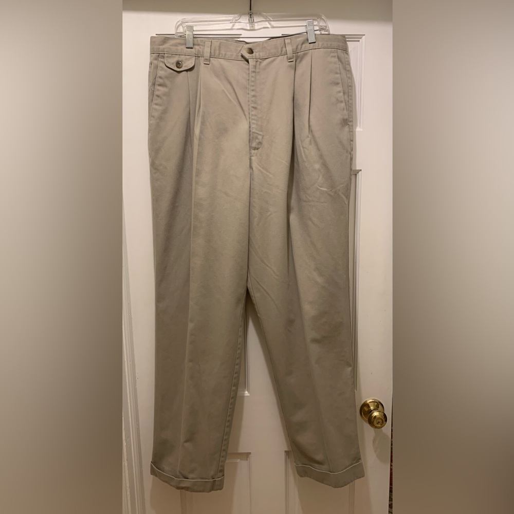 Dockers Mens No Wrinkle Pleated Khaki Cuffed Loose Fit Tan Dress Pants Sz 38x32